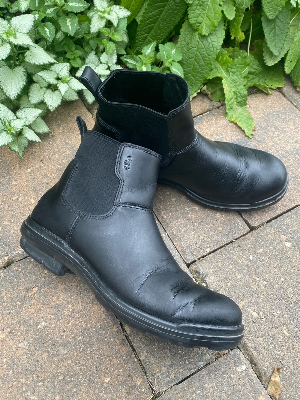 UGG Black Leather Chelsea Boots — Size 7 (UK 5 / EU 38) Summer Sale